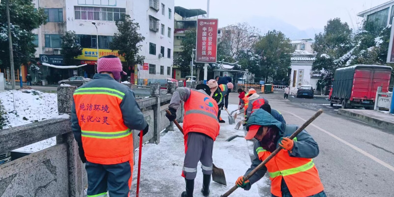 貴州銅仁：以雪為令！全力以赴除冰雪保暢通